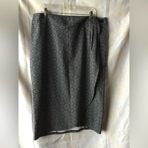 Excellent Pre-owned condition size XL Rip Skirt knee length.